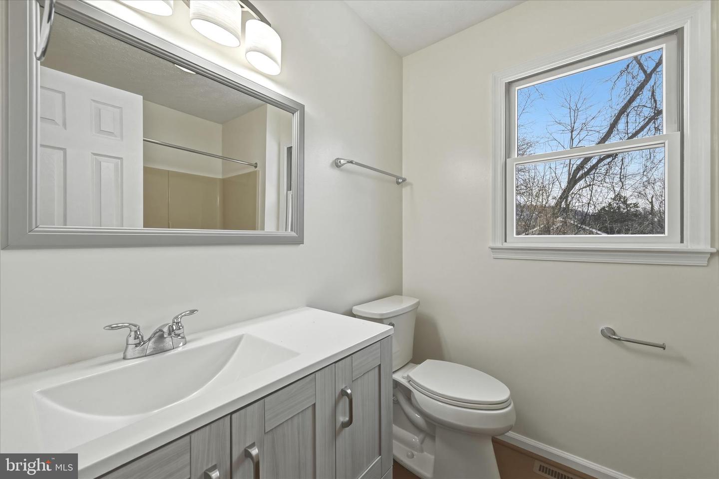 588 APPLE ORCHARD DR, LINDEN, Virginia 22642, 4 Bedrooms Bedrooms, ,3 BathroomsBathrooms,Residential,For sale,588 APPLE ORCHARD DR,VAWR2013290 MLS # VAWR2013290