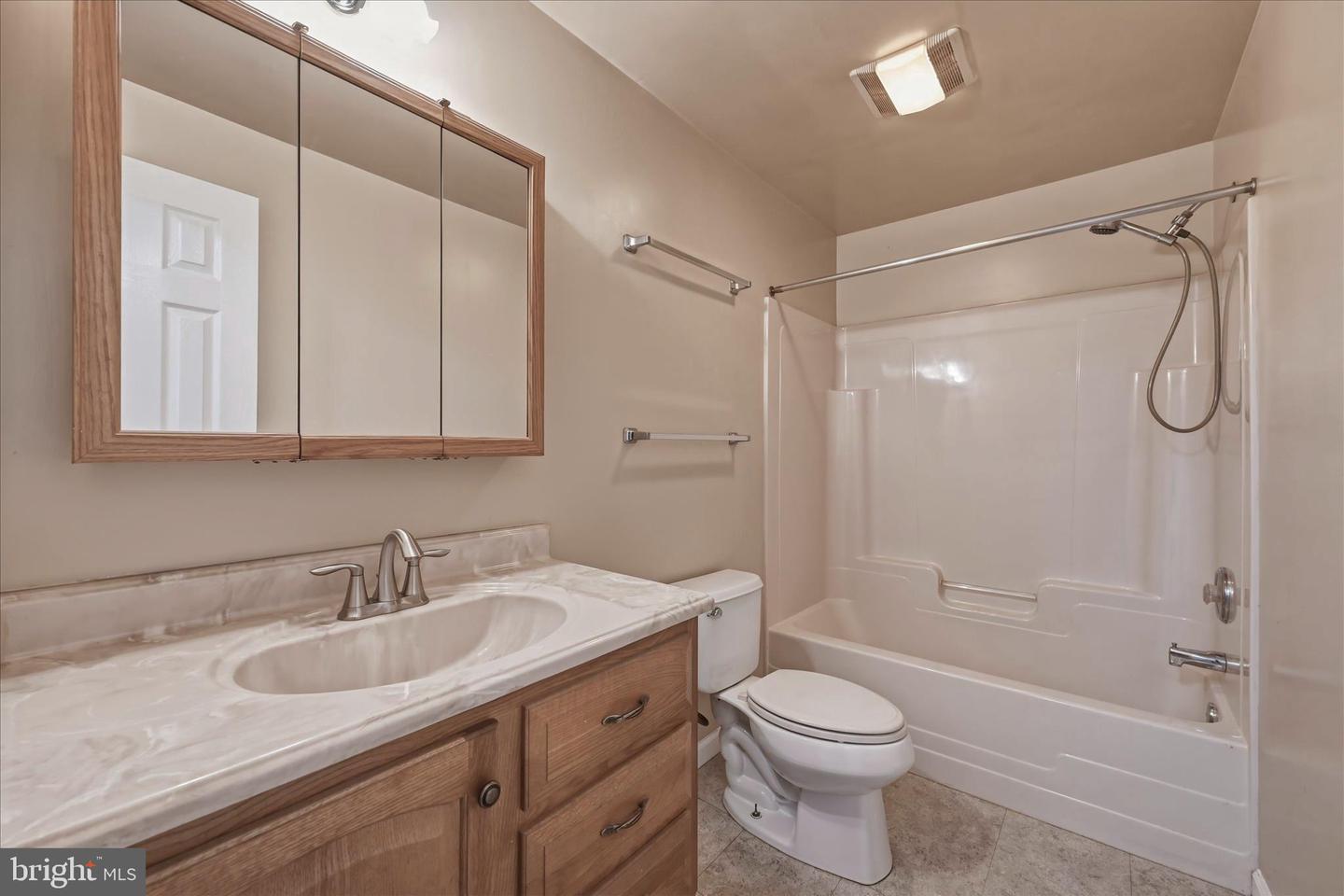 588 APPLE ORCHARD DR, LINDEN, Virginia 22642, 4 Bedrooms Bedrooms, ,3 BathroomsBathrooms,Residential,For sale,588 APPLE ORCHARD DR,VAWR2013290 MLS # VAWR2013290