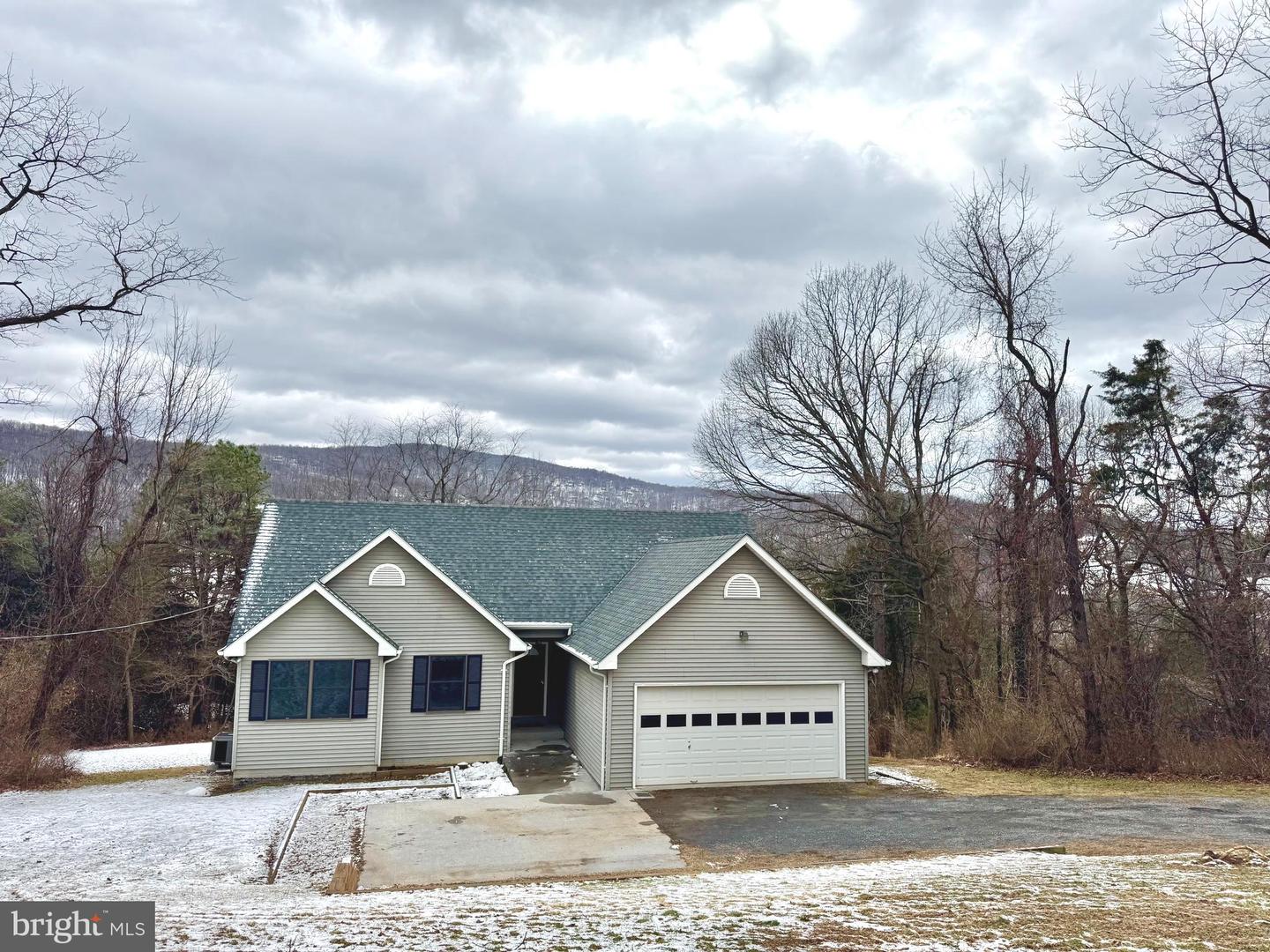 588 APPLE ORCHARD DR, LINDEN, Virginia 22642, 4 Bedrooms Bedrooms, ,3 BathroomsBathrooms,Residential,For sale,588 APPLE ORCHARD DR,VAWR2013290 MLS # VAWR2013290