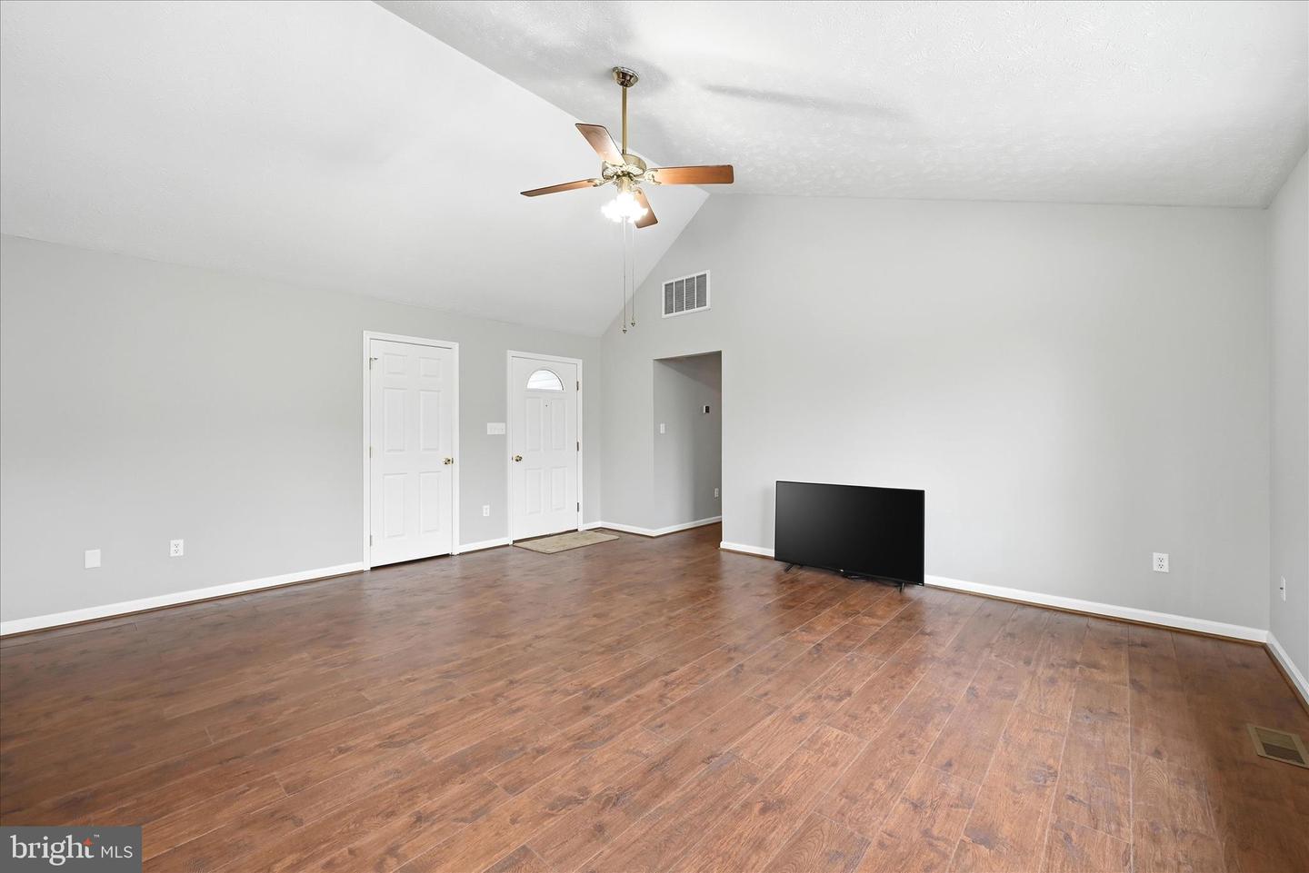 588 APPLE ORCHARD DR, LINDEN, Virginia 22642, 4 Bedrooms Bedrooms, ,3 BathroomsBathrooms,Residential,For sale,588 APPLE ORCHARD DR,VAWR2013290 MLS # VAWR2013290