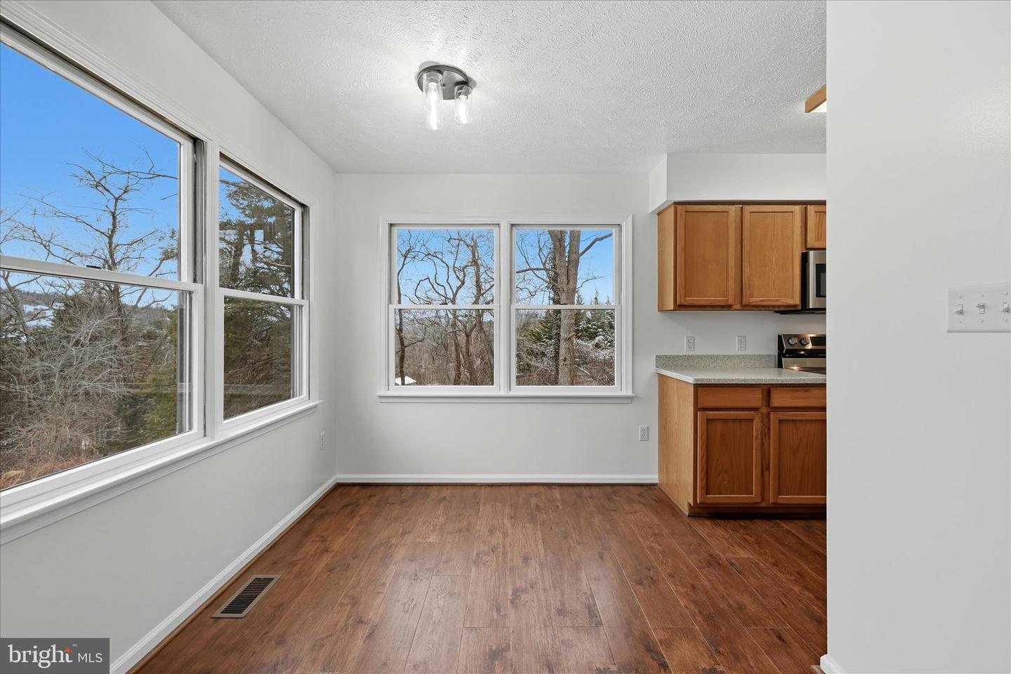 588 APPLE ORCHARD DR, LINDEN, Virginia 22642, 4 Bedrooms Bedrooms, ,3 BathroomsBathrooms,Residential,For sale,588 APPLE ORCHARD DR,VAWR2013290 MLS # VAWR2013290