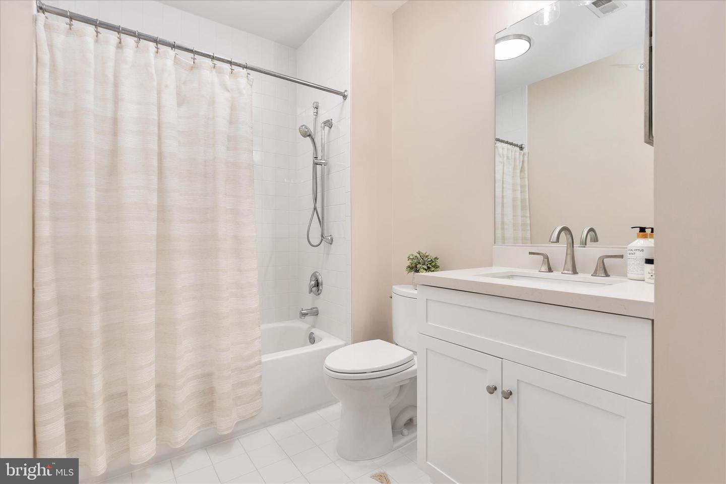 6696 CLUB HOUSE LN #206, WARRENTON, Virginia 20187, 2 Bedrooms Bedrooms, ,2 BathroomsBathrooms,Residential,For sale,6696 CLUB HOUSE LN #206,VAFQ2020356 MLS # VAFQ2020356