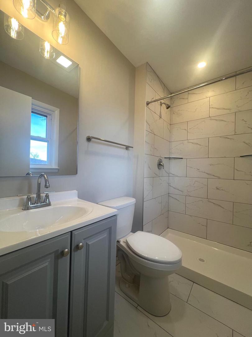 624 FOXCROFT RD, WARRENTON, Virginia 20186, 4 Bedrooms Bedrooms, 7 Rooms Rooms,3 BathroomsBathrooms,Residential,For sale,624 FOXCROFT RD,VAFQ2020358 MLS # VAFQ2020358