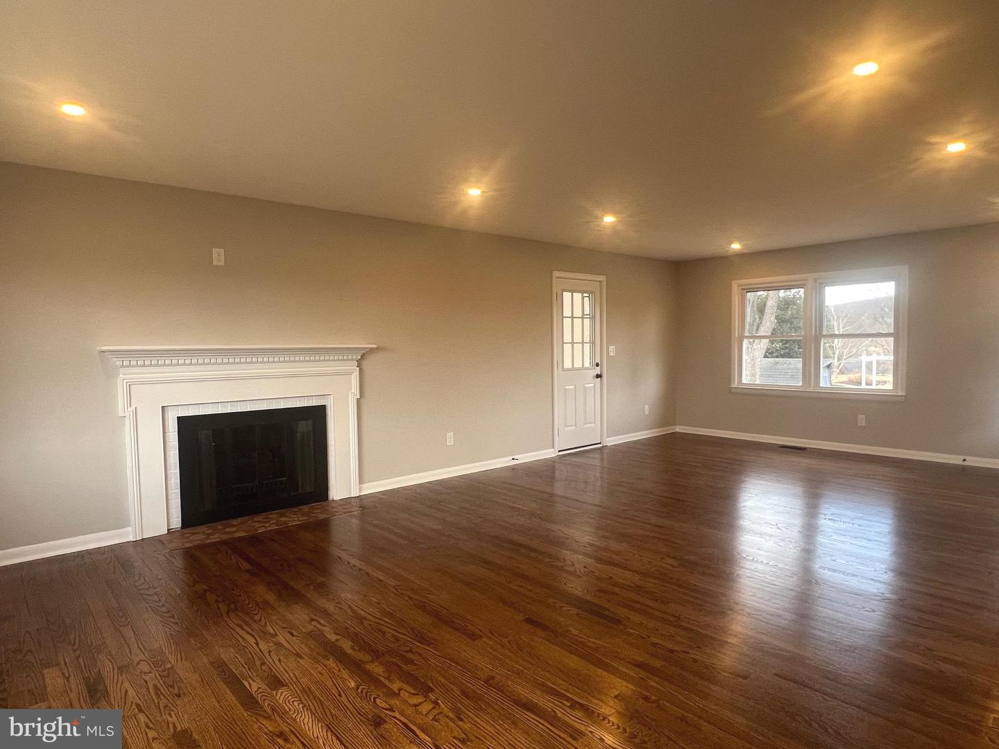 624 FOXCROFT RD, WARRENTON, Virginia 20186, 4 Bedrooms Bedrooms, 7 Rooms Rooms,3 BathroomsBathrooms,Residential,For sale,624 FOXCROFT RD,VAFQ2020358 MLS # VAFQ2020358