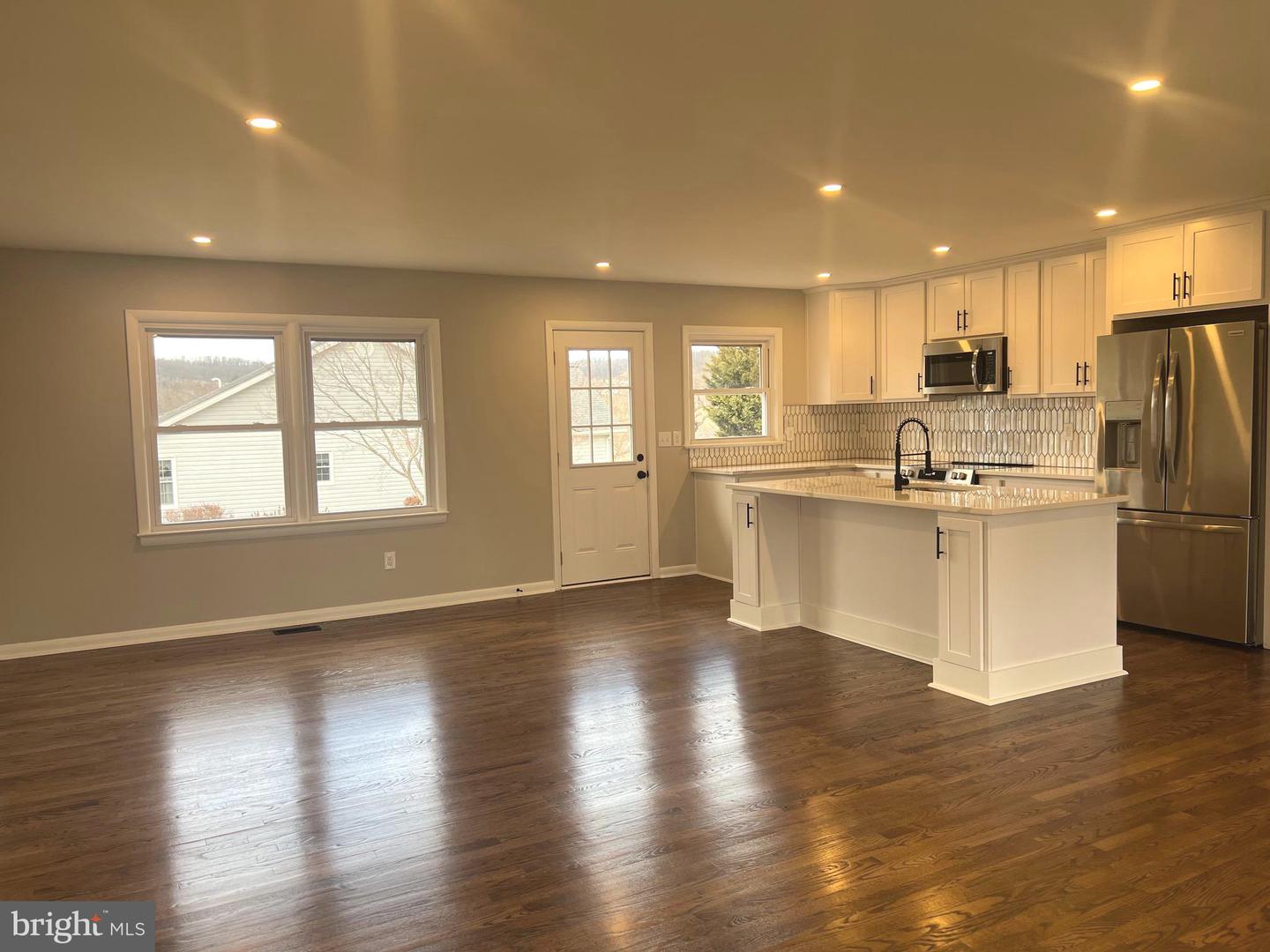 624 FOXCROFT RD, WARRENTON, Virginia 20186, 4 Bedrooms Bedrooms, 7 Rooms Rooms,3 BathroomsBathrooms,Residential,For sale,624 FOXCROFT RD,VAFQ2020358 MLS # VAFQ2020358