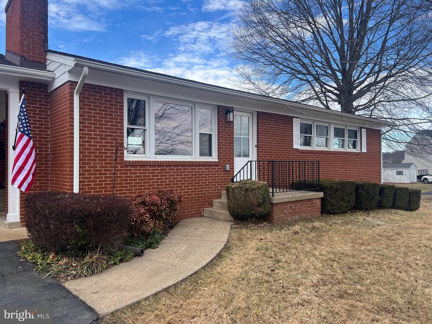 624 FOXCROFT RD, WARRENTON, Virginia 20186, 4 Bedrooms Bedrooms, 7 Rooms Rooms,3 BathroomsBathrooms,Residential,For sale,624 FOXCROFT RD,VAFQ2020358 MLS # VAFQ2020358