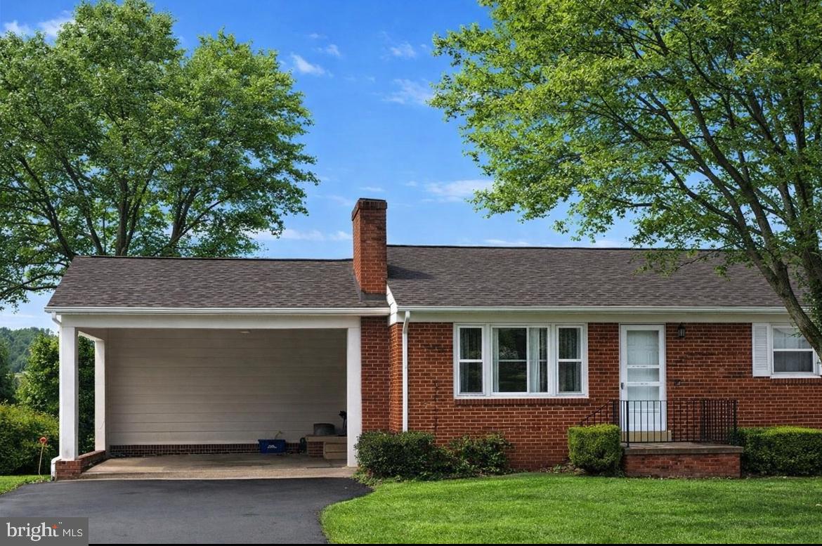 624 FOXCROFT RD, WARRENTON, Virginia 20186, 4 Bedrooms Bedrooms, 7 Rooms Rooms,3 BathroomsBathrooms,Residential,For sale,624 FOXCROFT RD,VAFQ2020358 MLS # VAFQ2020358