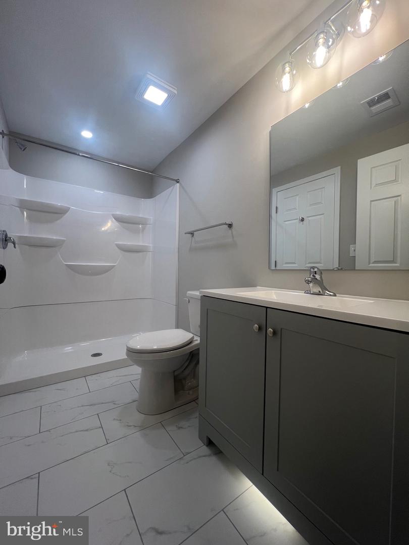 624 FOXCROFT RD, WARRENTON, Virginia 20186, 4 Bedrooms Bedrooms, 7 Rooms Rooms,3 BathroomsBathrooms,Residential,For sale,624 FOXCROFT RD,VAFQ2020358 MLS # VAFQ2020358