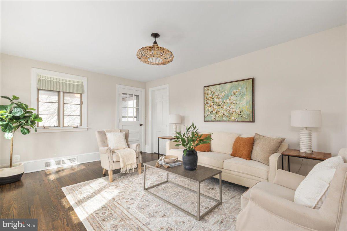 245 JEFFERSON ST, WARRENTON, Virginia 20186, 3 Bedrooms Bedrooms, 14 Rooms Rooms,2 BathroomsBathrooms,Residential,For sale,245 JEFFERSON ST,VAFQ2020392 MLS # VAFQ2020392