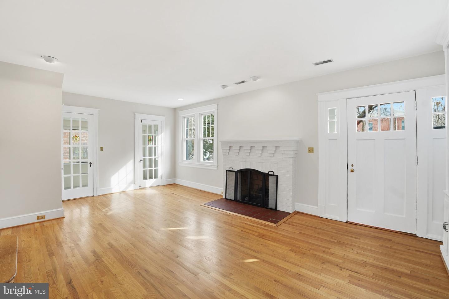 3609 JENIFER ST NW, WASHINGTON, District Of Columbia 20015, 3 Bedrooms Bedrooms, ,2 BathroomsBathrooms,Residential,For sale,3609 JENIFER ST NW,DCDC2244492 MLS # DCDC2244492