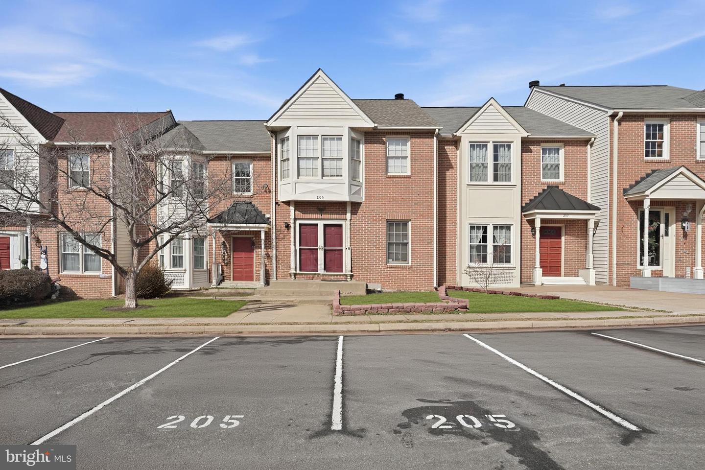 205 BRAEMAR PL, FREDERICKSBURG, Virginia 22405, 3 Bedrooms Bedrooms, ,3 BathroomsBathrooms,Residential,For sale,205 BRAEMAR PL,VAST2045810 MLS # VAST2045810