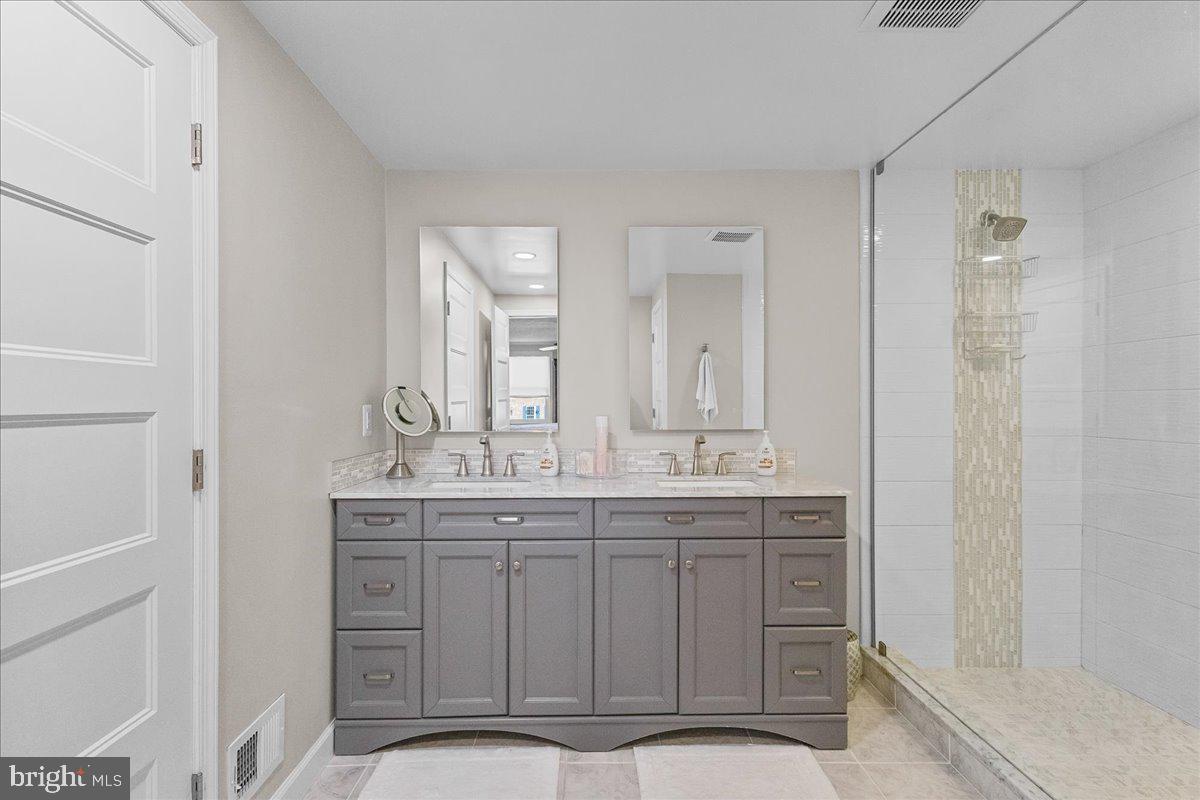 15401 SILVAN GLEN DR, DUMFRIES, Virginia 22025, 5 Bedrooms Bedrooms, ,3 BathroomsBathrooms,Residential,For sale,15401 SILVAN GLEN DR,VAPW2111924 MLS # VAPW2111924