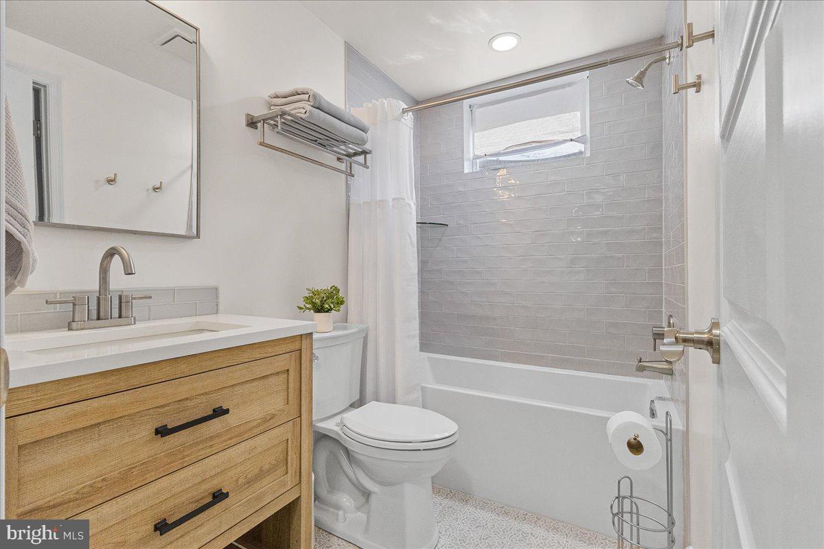 15401 SILVAN GLEN DR, DUMFRIES, Virginia 22025, 5 Bedrooms Bedrooms, ,3 BathroomsBathrooms,Residential,For sale,15401 SILVAN GLEN DR,VAPW2111924 MLS # VAPW2111924