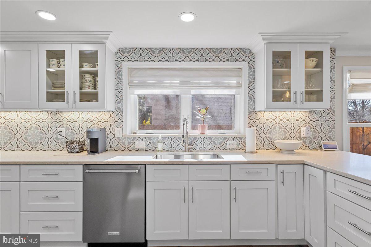 15401 SILVAN GLEN DR, DUMFRIES, Virginia 22025, 5 Bedrooms Bedrooms, ,3 BathroomsBathrooms,Residential,For sale,15401 SILVAN GLEN DR,VAPW2111924 MLS # VAPW2111924