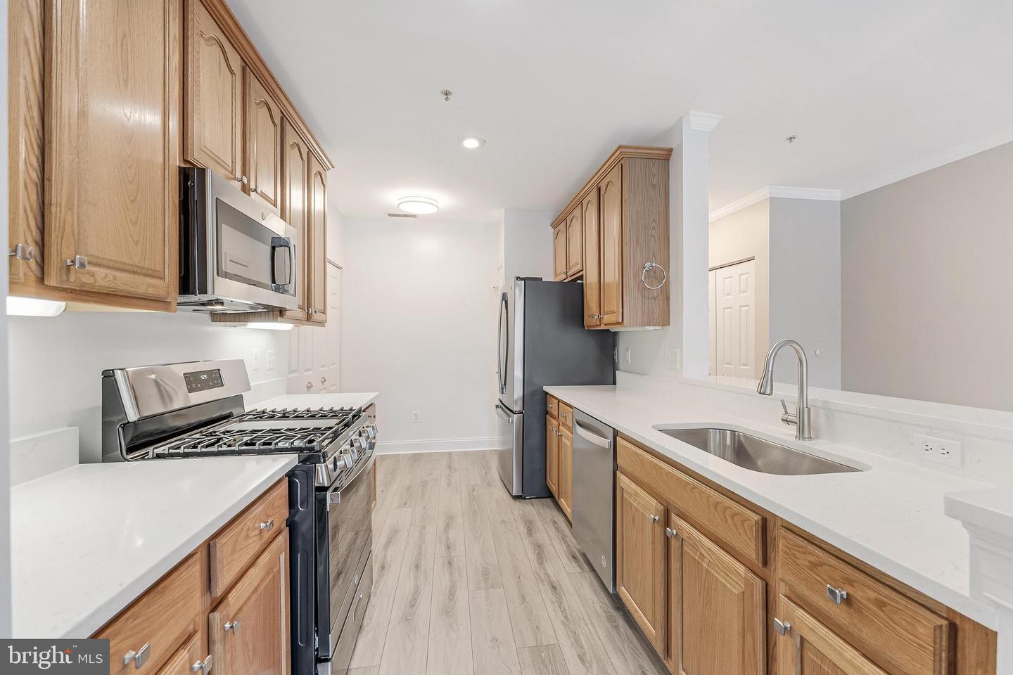 25280 LAKE SHORE SQ #102, CHANTILLY, Virginia 20152, 2 Bedrooms Bedrooms, ,2 BathroomsBathrooms,Residential,For sale,25280 LAKE SHORE SQ #102,VALO2115456 MLS # VALO2115456