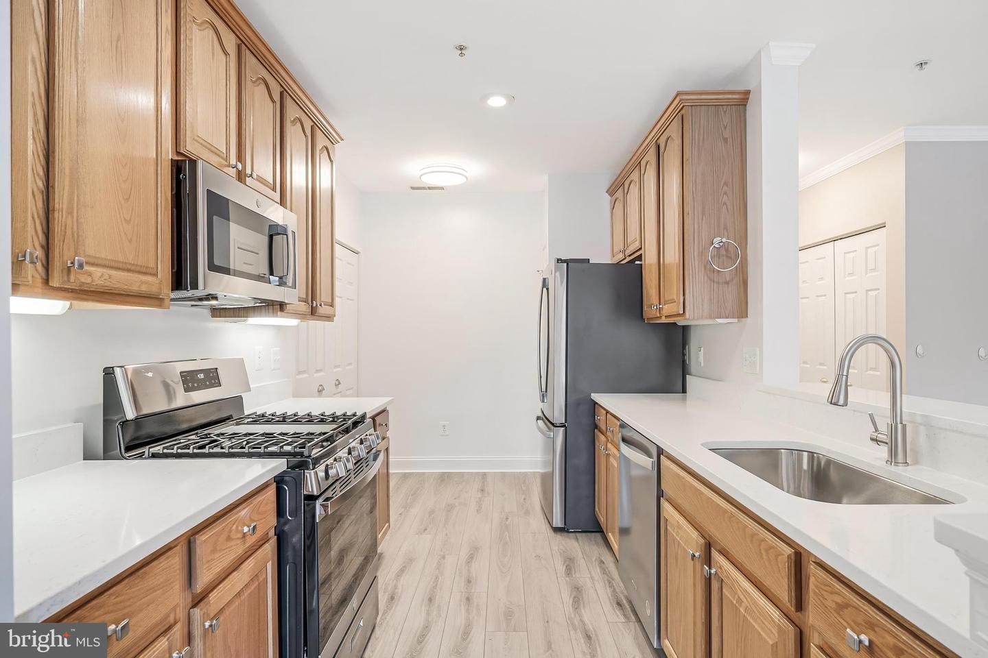 25280 LAKE SHORE SQ #102, CHANTILLY, Virginia 20152, 2 Bedrooms Bedrooms, ,2 BathroomsBathrooms,Residential,For sale,25280 LAKE SHORE SQ #102,VALO2115456 MLS # VALO2115456