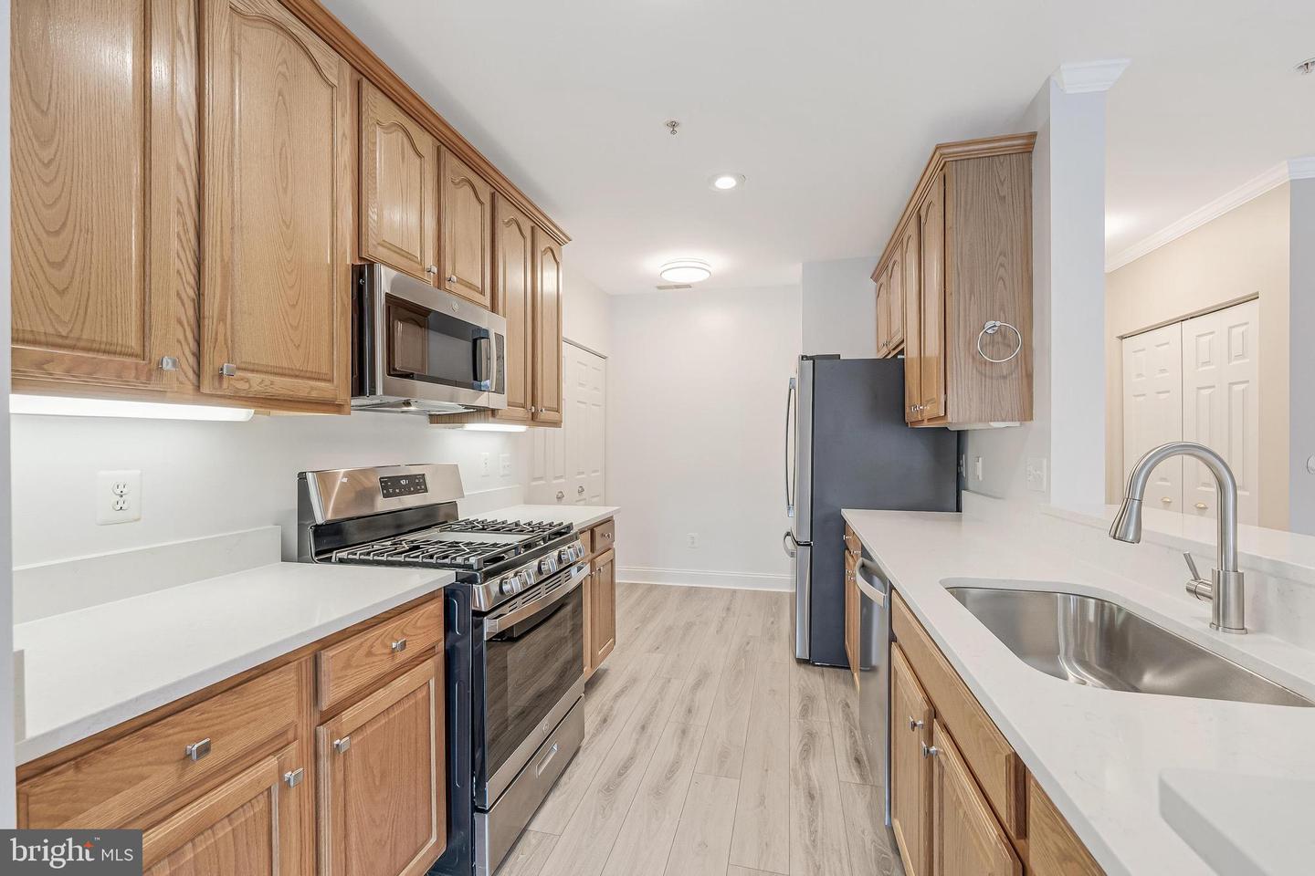 25280 LAKE SHORE SQ #102, CHANTILLY, Virginia 20152, 2 Bedrooms Bedrooms, ,2 BathroomsBathrooms,Residential,For sale,25280 LAKE SHORE SQ #102,VALO2115456 MLS # VALO2115456