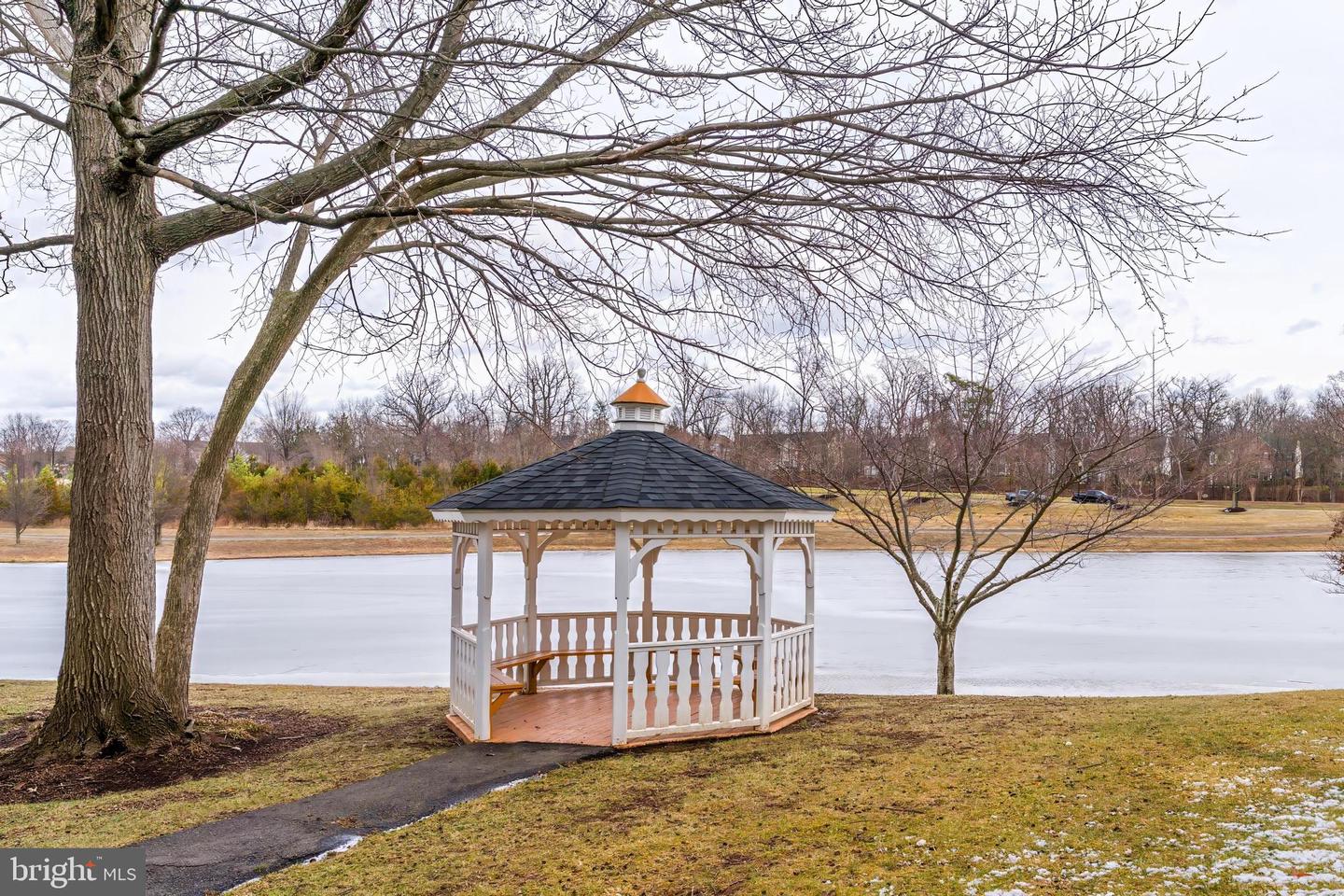 25280 LAKE SHORE SQ #102, CHANTILLY, Virginia 20152, 2 Bedrooms Bedrooms, ,2 BathroomsBathrooms,Residential,For sale,25280 LAKE SHORE SQ #102,VALO2115456 MLS # VALO2115456