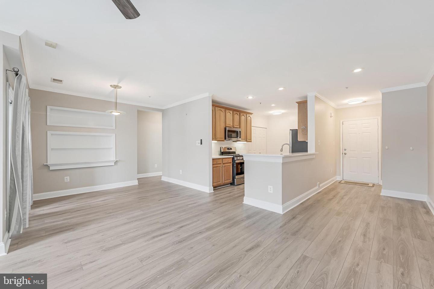 25280 LAKE SHORE SQ #102, CHANTILLY, Virginia 20152, 2 Bedrooms Bedrooms, ,2 BathroomsBathrooms,Residential,For sale,25280 LAKE SHORE SQ #102,VALO2115456 MLS # VALO2115456