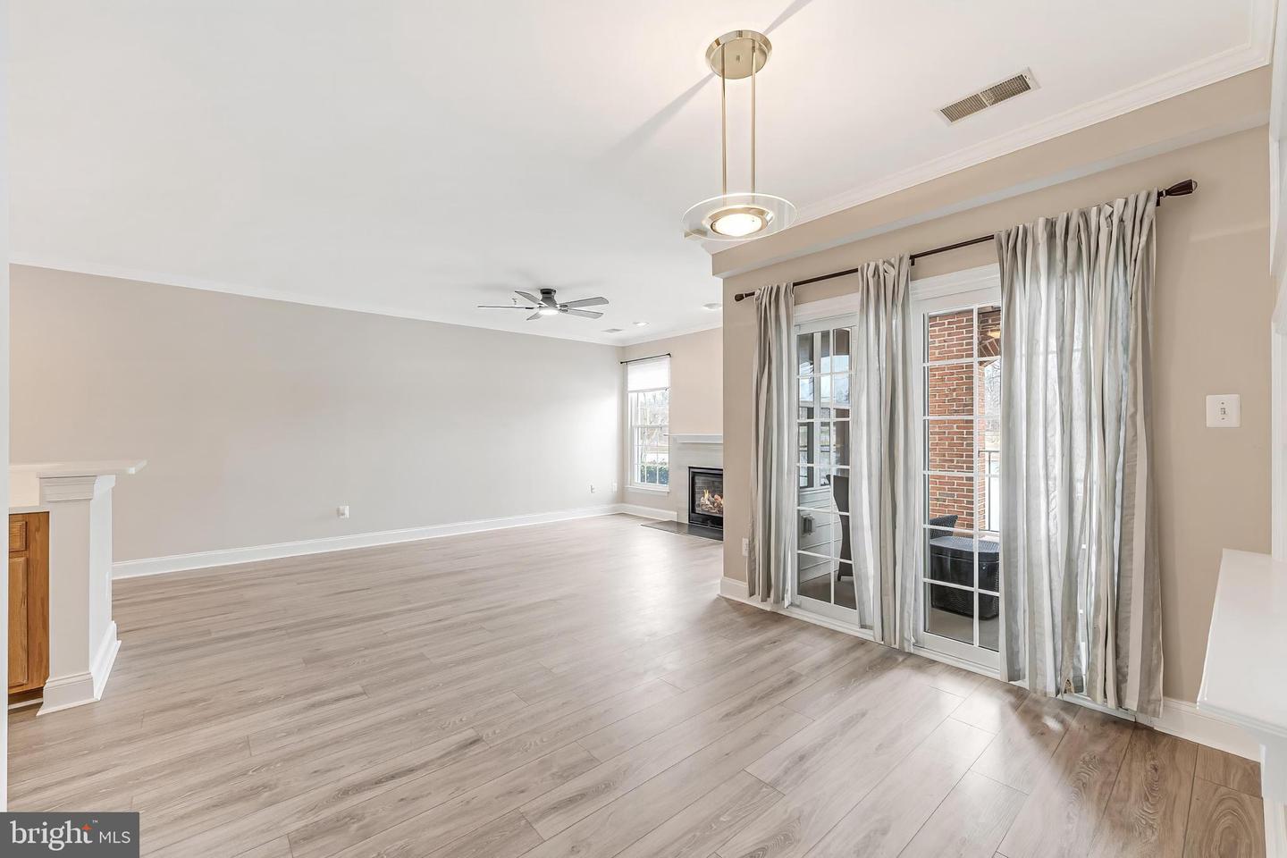 25280 LAKE SHORE SQ #102, CHANTILLY, Virginia 20152, 2 Bedrooms Bedrooms, ,2 BathroomsBathrooms,Residential,For sale,25280 LAKE SHORE SQ #102,VALO2115456 MLS # VALO2115456