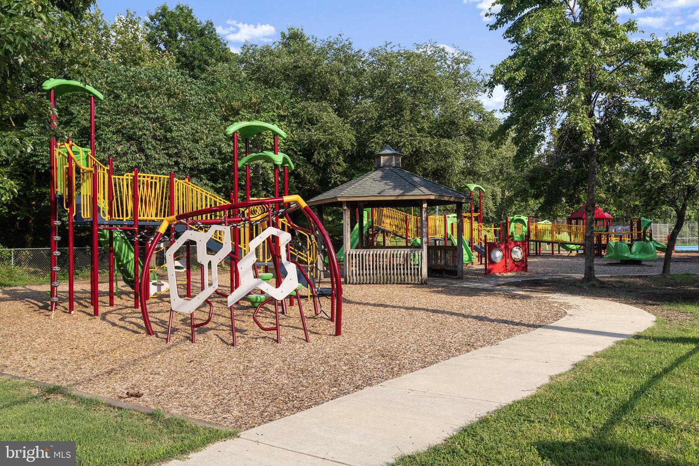 1610 12TH ST S, ARLINGTON, Virginia 22204, 4 Bedrooms Bedrooms, ,4 BathroomsBathrooms,Residential,For sale,1610 12TH ST S,VAAR2068630 MLS # VAAR2068630