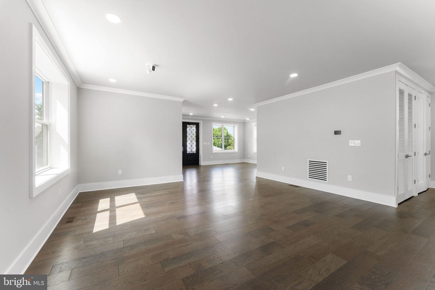 1610 12TH ST S, ARLINGTON, Virginia 22204, 4 Bedrooms Bedrooms, ,4 BathroomsBathrooms,Residential,For sale,1610 12TH ST S,VAAR2068630 MLS # VAAR2068630