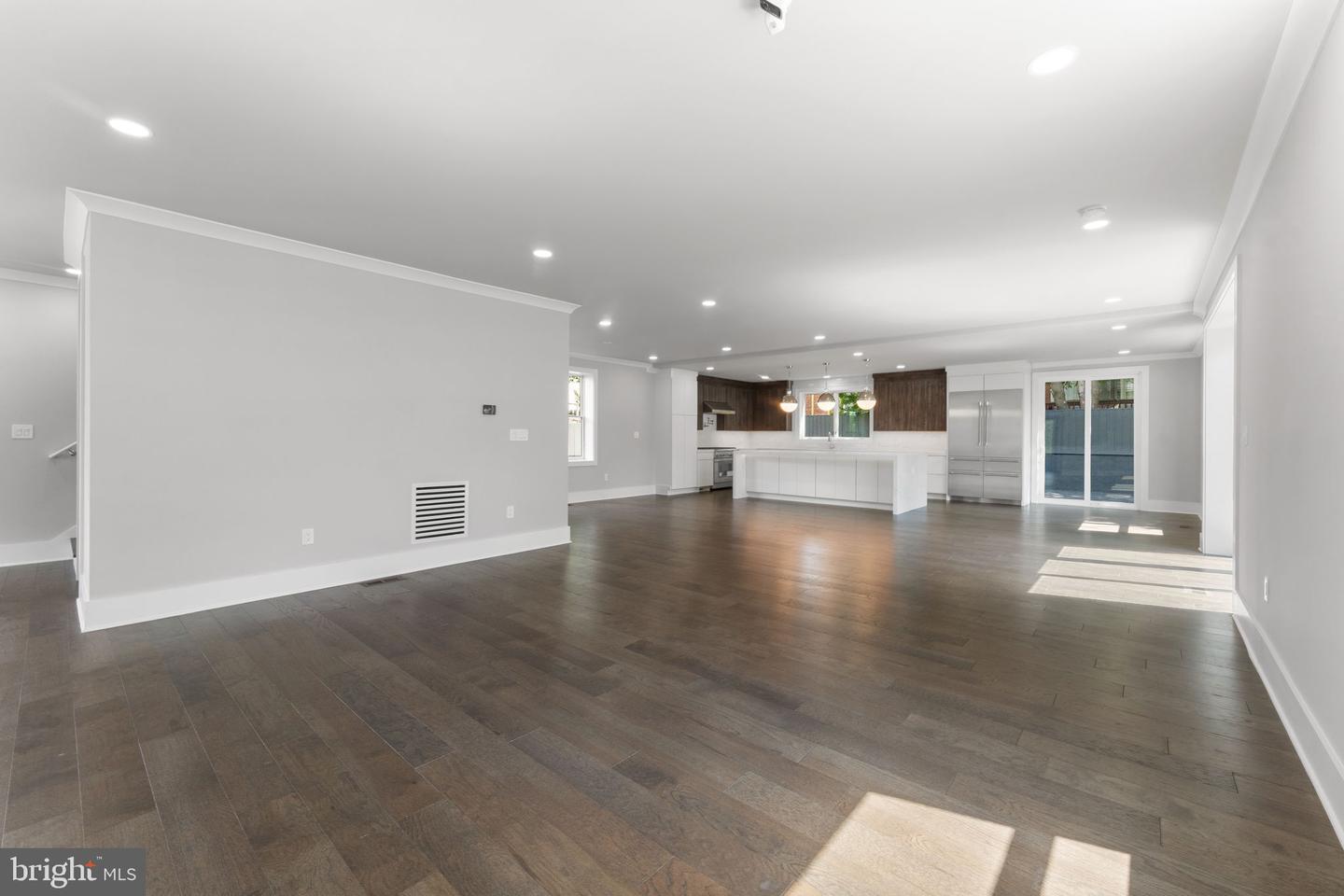 1610 12TH ST S, ARLINGTON, Virginia 22204, 4 Bedrooms Bedrooms, ,4 BathroomsBathrooms,Residential,For sale,1610 12TH ST S,VAAR2068630 MLS # VAAR2068630