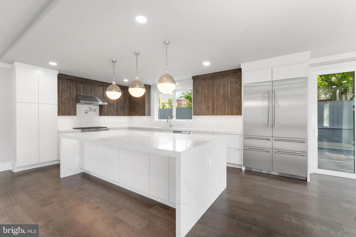 1610 12TH ST S, ARLINGTON, Virginia 22204, 4 Bedrooms Bedrooms, ,4 BathroomsBathrooms,Residential,For sale,1610 12TH ST S,VAAR2068630 MLS # VAAR2068630