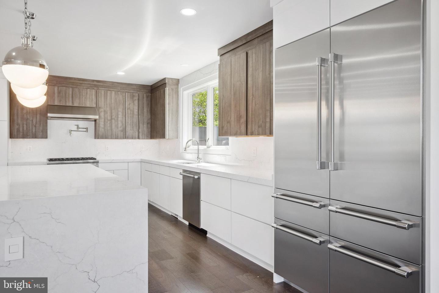 1610 12TH ST S, ARLINGTON, Virginia 22204, 4 Bedrooms Bedrooms, ,4 BathroomsBathrooms,Residential,For sale,1610 12TH ST S,VAAR2068630 MLS # VAAR2068630