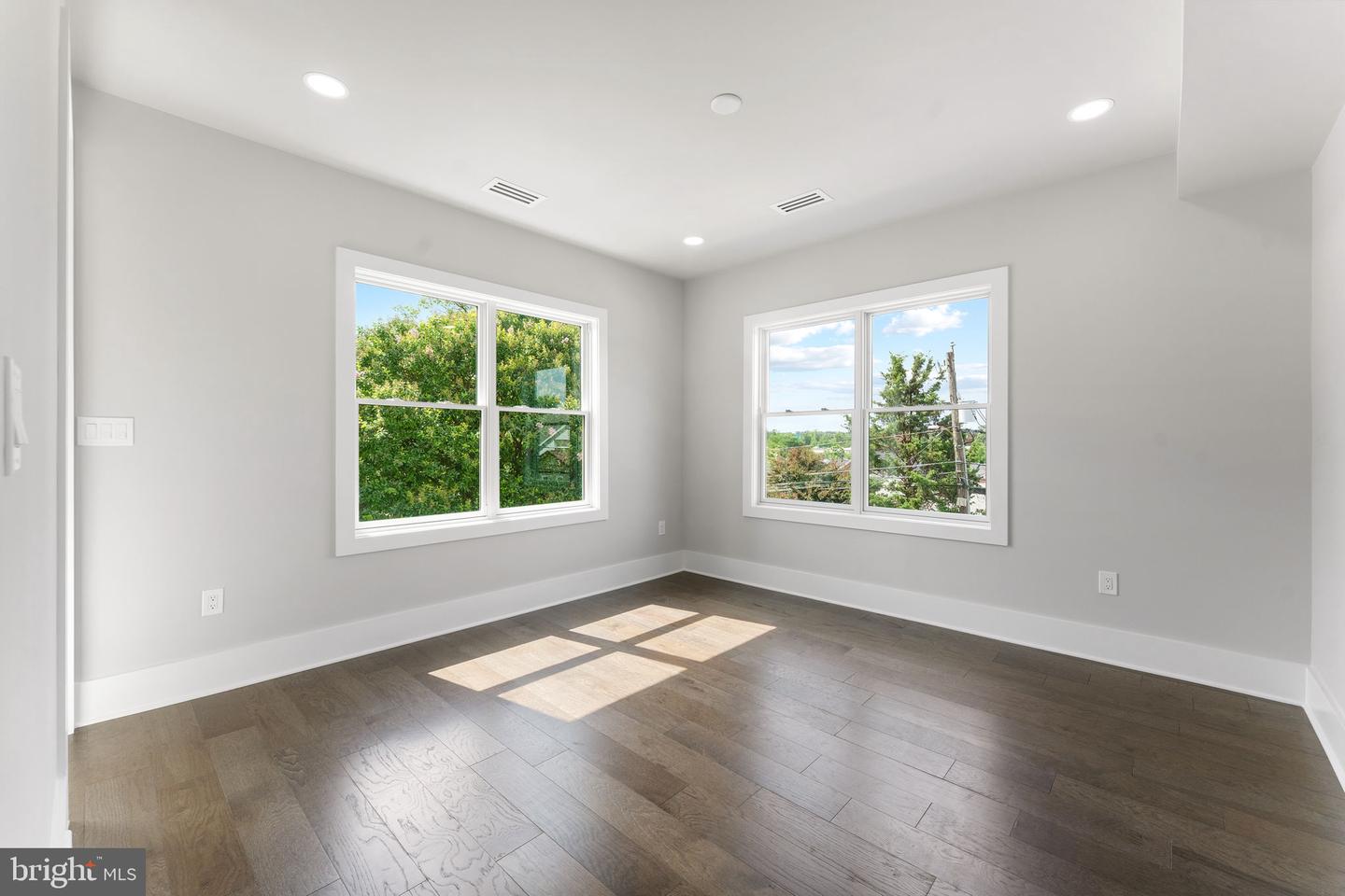 1610 12TH ST S, ARLINGTON, Virginia 22204, 4 Bedrooms Bedrooms, ,4 BathroomsBathrooms,Residential,For sale,1610 12TH ST S,VAAR2068630 MLS # VAAR2068630