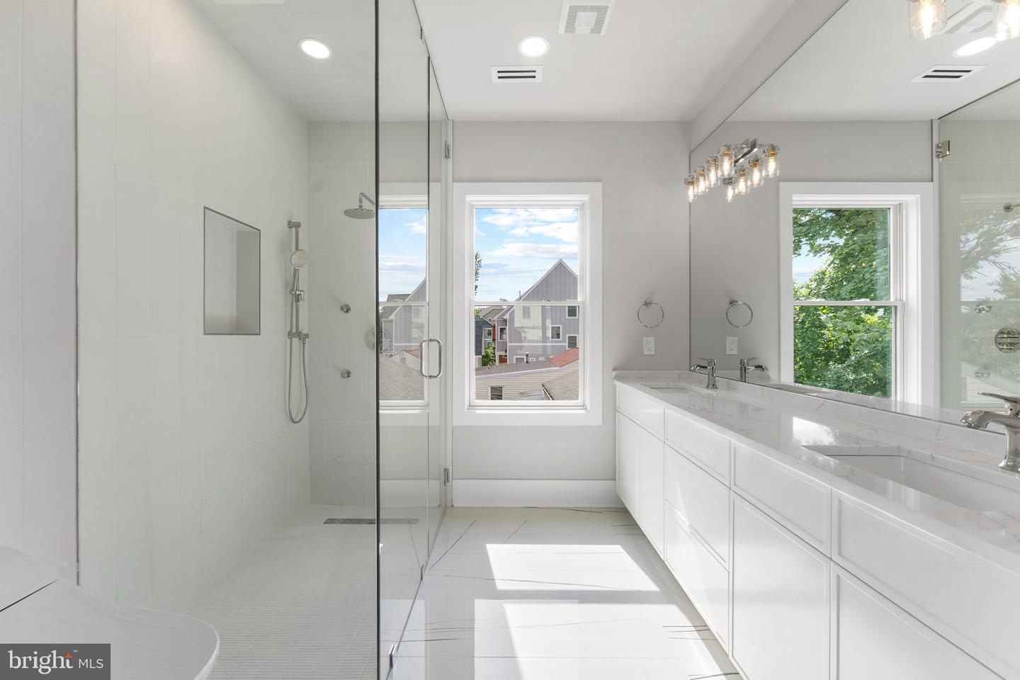 1610 12TH ST S, ARLINGTON, Virginia 22204, 4 Bedrooms Bedrooms, ,4 BathroomsBathrooms,Residential,For sale,1610 12TH ST S,VAAR2068630 MLS # VAAR2068630