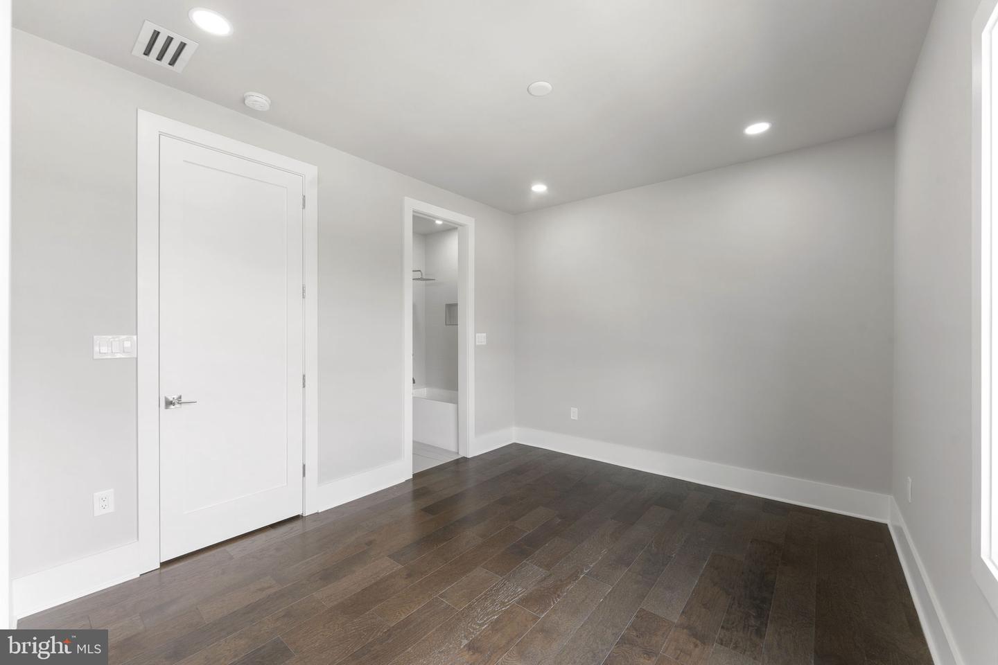 1610 12TH ST S, ARLINGTON, Virginia 22204, 4 Bedrooms Bedrooms, ,4 BathroomsBathrooms,Residential,For sale,1610 12TH ST S,VAAR2068630 MLS # VAAR2068630