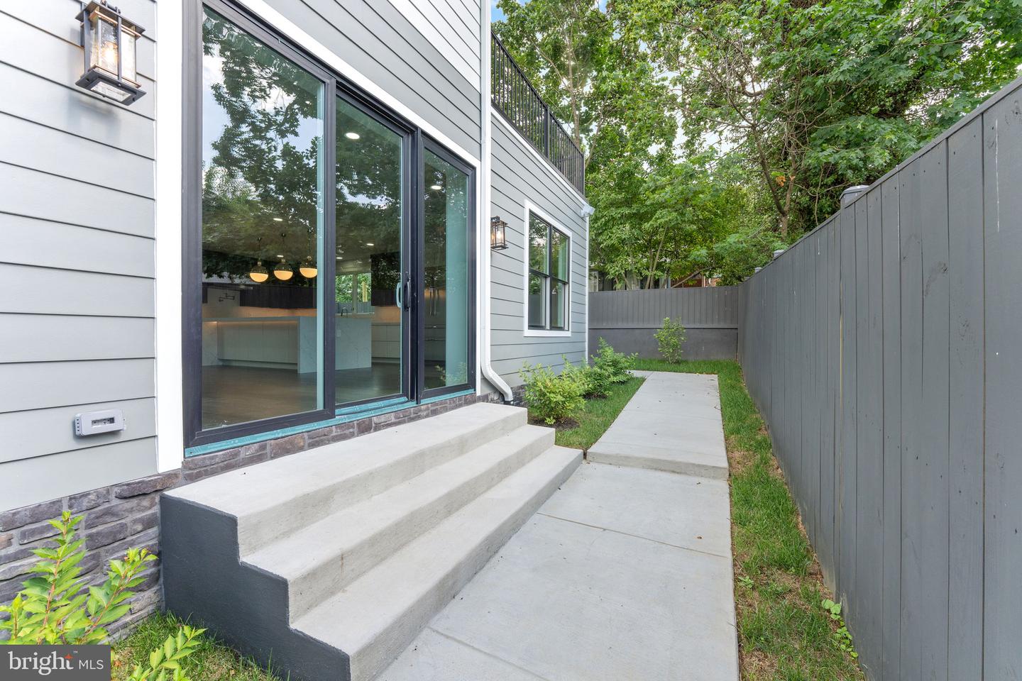 1610 12TH ST S, ARLINGTON, Virginia 22204, 4 Bedrooms Bedrooms, ,4 BathroomsBathrooms,Residential,For sale,1610 12TH ST S,VAAR2068630 MLS # VAAR2068630