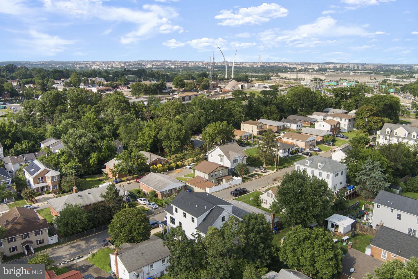 1610 12TH ST S, ARLINGTON, Virginia 22204, 4 Bedrooms Bedrooms, ,4 BathroomsBathrooms,Residential,For sale,1610 12TH ST S,VAAR2068630 MLS # VAAR2068630