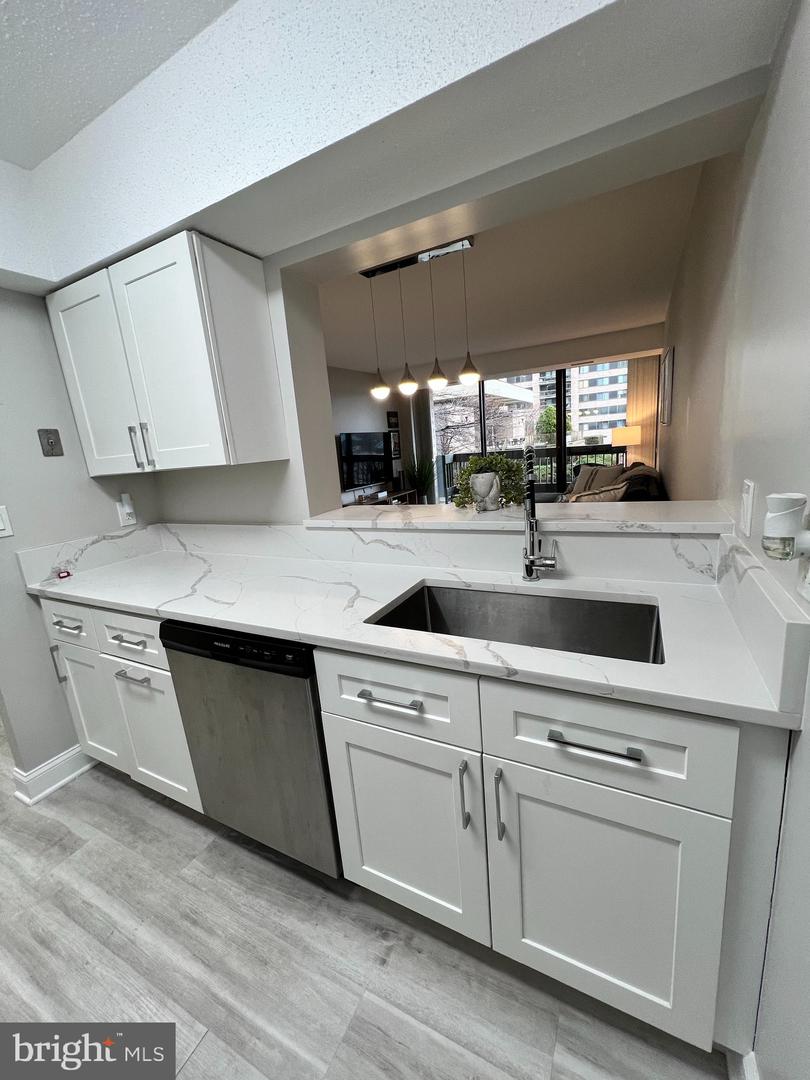 5505 SEMINARY RD #118N, FALLS CHURCH, Virginia 22041, 1 Bedroom Bedrooms, 4 Rooms Rooms,1 BathroomBathrooms,Residential,For sale,5505 SEMINARY RD #118N,VAFX2289786 MLS # VAFX2289786