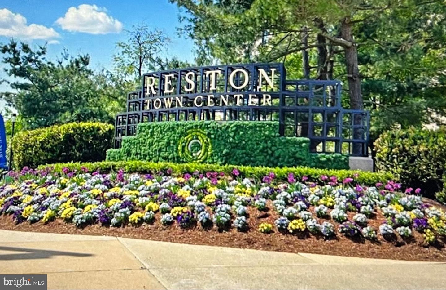 12027 EDGEMERE CIR, RESTON, Virginia 20190, 3 Bedrooms Bedrooms, 11 Rooms Rooms,2 BathroomsBathrooms,Residential,For sale,12027 EDGEMERE CIR,VAFX2289920 MLS # VAFX2289920 12027 EDGEMERE CIR, RESTON, Virginia 20190, 3 Bedrooms Bedrooms, 11 Rooms Rooms,2 BathroomsBathrooms,Residential,For sale,12027 EDGEMERE CIR,VAFX2289920 MLS # VAFX2289920