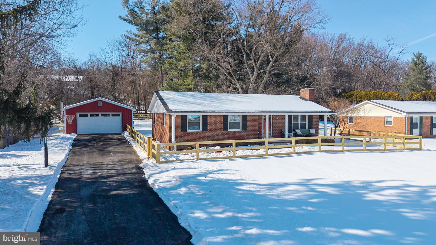 9 HONEYBEE AVE, ROUND HILL, Virginia 20141, 3 Bedrooms Bedrooms, 7 Rooms Rooms,2 BathroomsBathrooms,Residential,For sale,9 HONEYBEE AVE,VALO2115586 MLS # VALO2115586