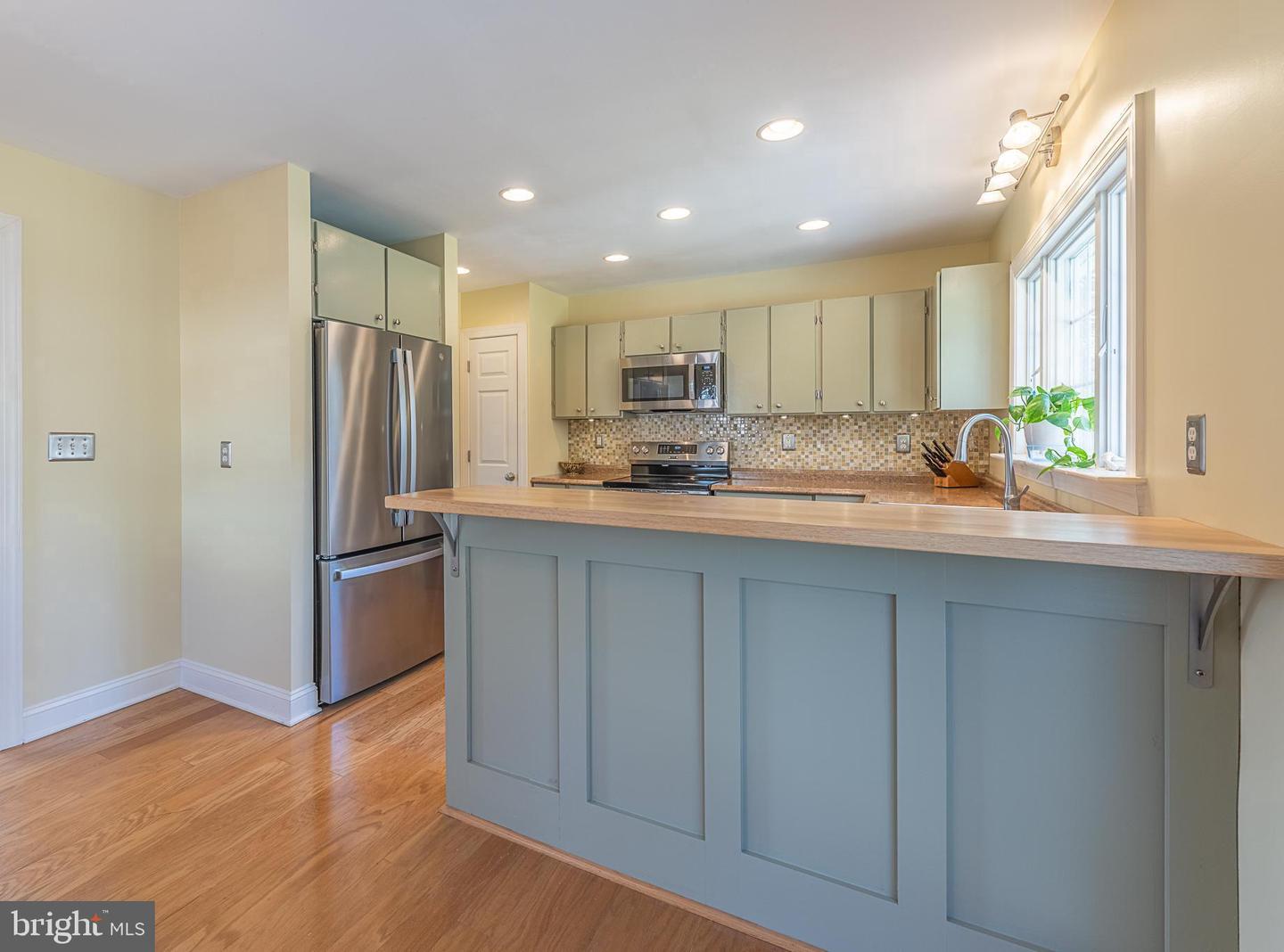 9 HONEYBEE AVE, ROUND HILL, Virginia 20141, 3 Bedrooms Bedrooms, 7 Rooms Rooms,2 BathroomsBathrooms,Residential,For sale,9 HONEYBEE AVE,VALO2115586 MLS # VALO2115586