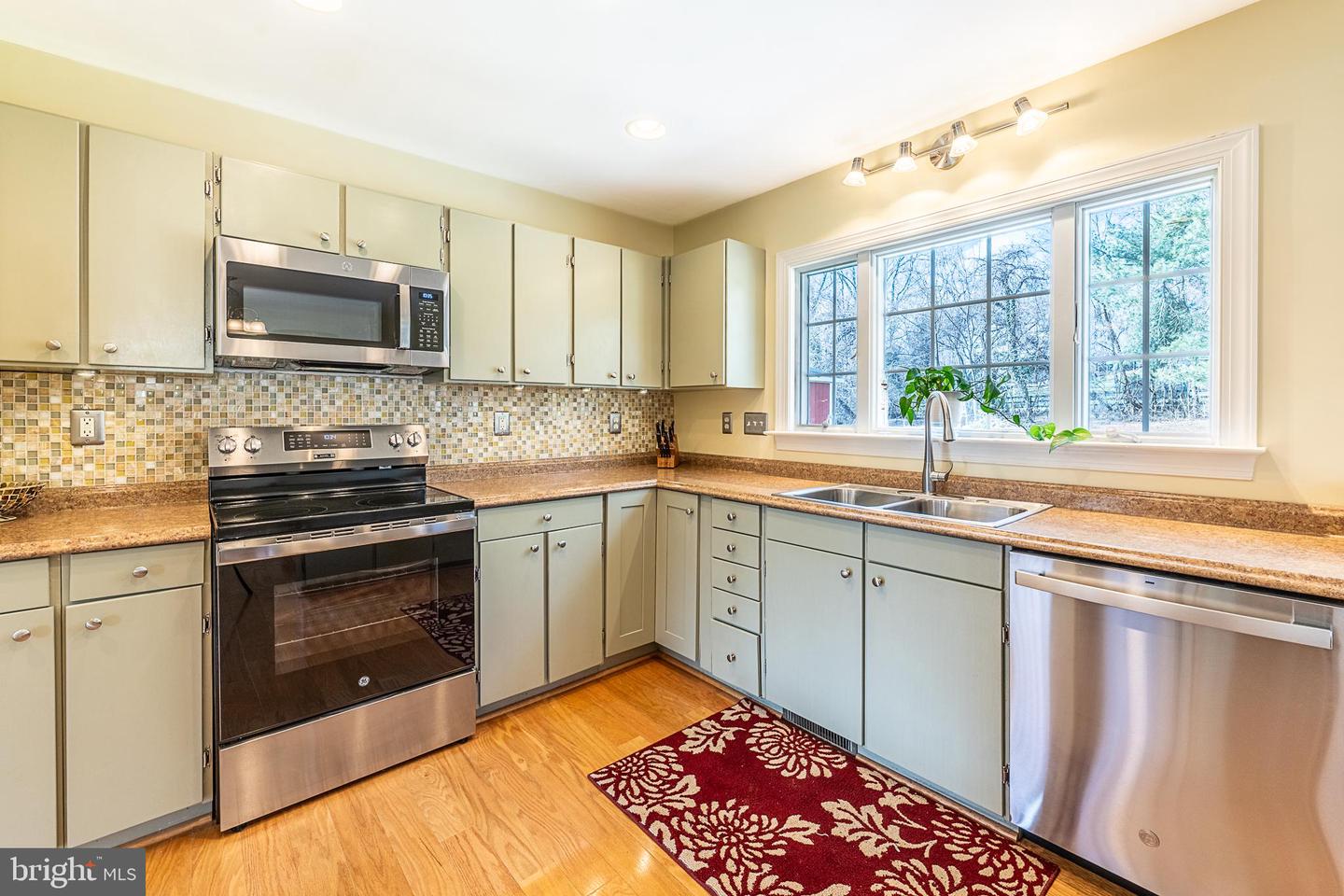 9 HONEYBEE AVE, ROUND HILL, Virginia 20141, 3 Bedrooms Bedrooms, 7 Rooms Rooms,2 BathroomsBathrooms,Residential,For sale,9 HONEYBEE AVE,VALO2115586 MLS # VALO2115586