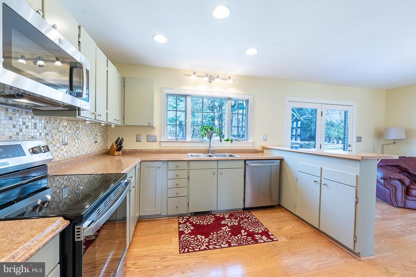 9 HONEYBEE AVE, ROUND HILL, Virginia 20141, 3 Bedrooms Bedrooms, 7 Rooms Rooms,2 BathroomsBathrooms,Residential,For sale,9 HONEYBEE AVE,VALO2115586 MLS # VALO2115586