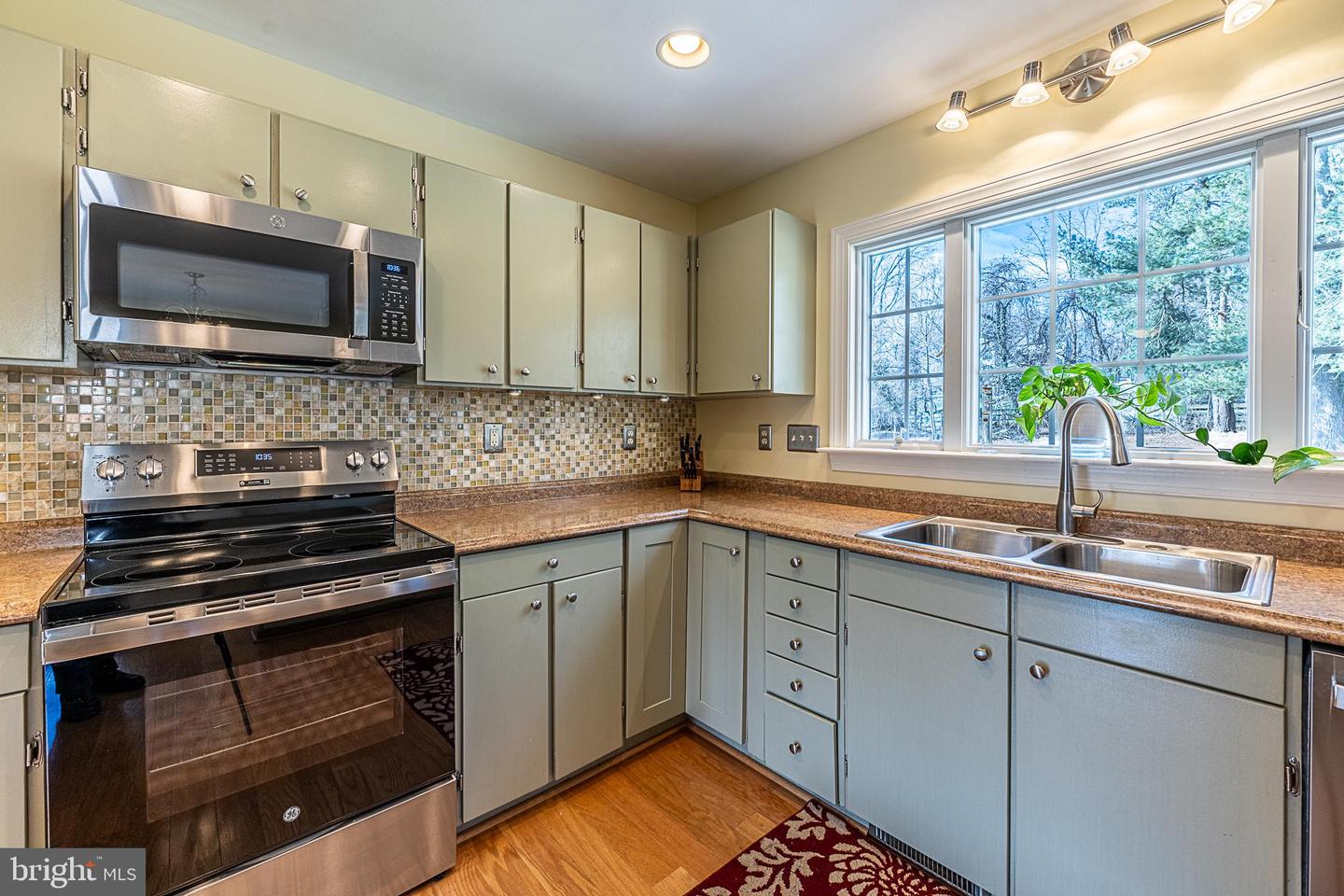 9 HONEYBEE AVE, ROUND HILL, Virginia 20141, 3 Bedrooms Bedrooms, 7 Rooms Rooms,2 BathroomsBathrooms,Residential,For sale,9 HONEYBEE AVE,VALO2115586 MLS # VALO2115586