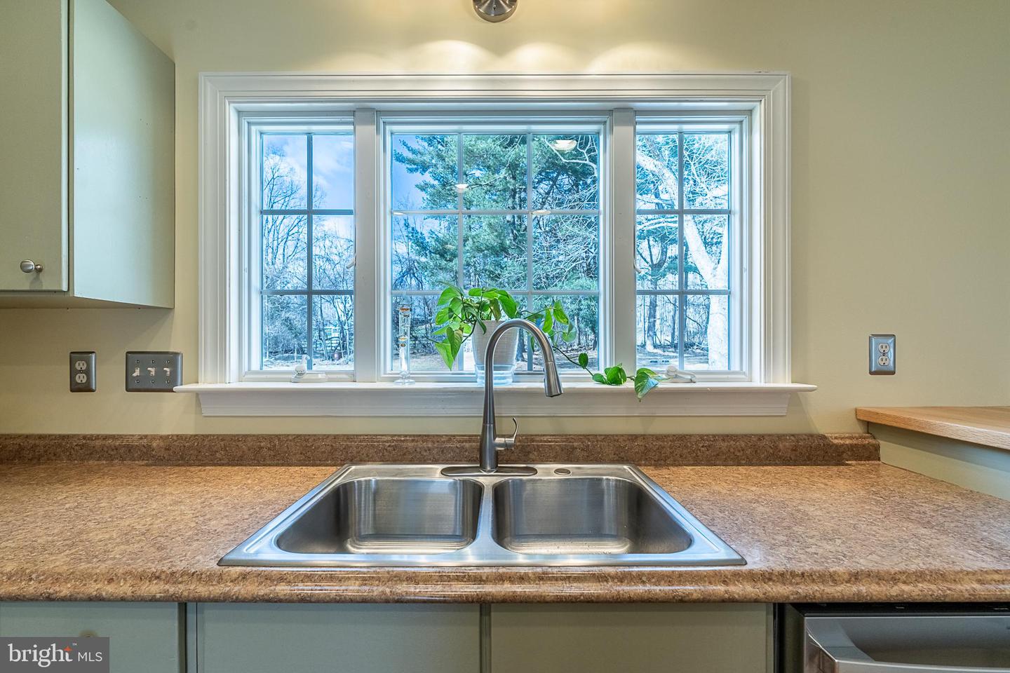 9 HONEYBEE AVE, ROUND HILL, Virginia 20141, 3 Bedrooms Bedrooms, 7 Rooms Rooms,2 BathroomsBathrooms,Residential,For sale,9 HONEYBEE AVE,VALO2115586 MLS # VALO2115586