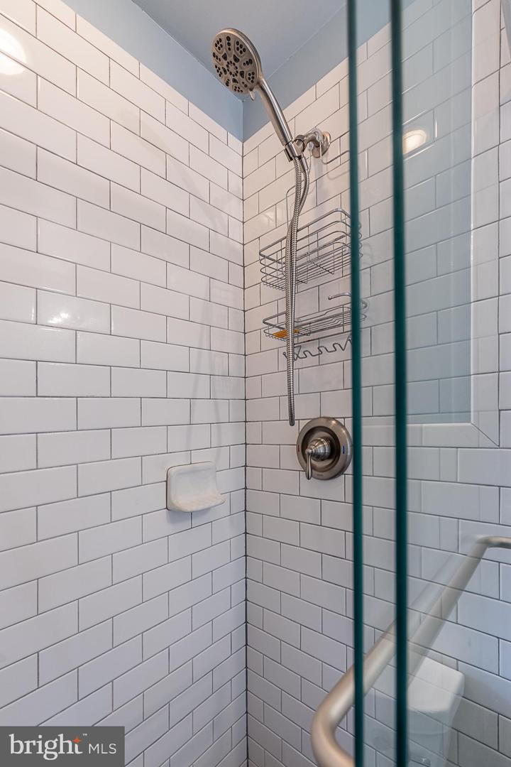 9 HONEYBEE AVE, ROUND HILL, Virginia 20141, 3 Bedrooms Bedrooms, 7 Rooms Rooms,2 BathroomsBathrooms,Residential,For sale,9 HONEYBEE AVE,VALO2115586 MLS # VALO2115586