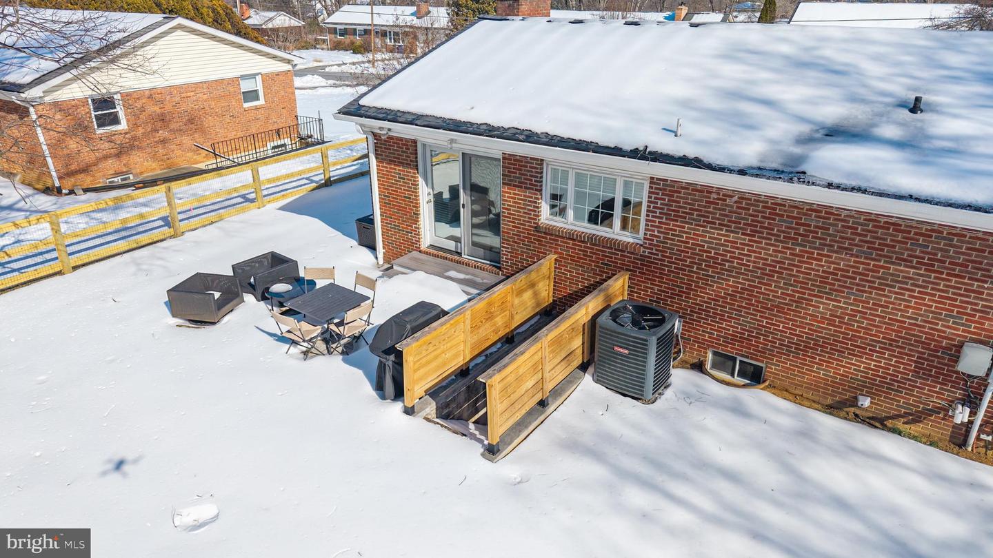 9 HONEYBEE AVE, ROUND HILL, Virginia 20141, 3 Bedrooms Bedrooms, 7 Rooms Rooms,2 BathroomsBathrooms,Residential,For sale,9 HONEYBEE AVE,VALO2115586 MLS # VALO2115586