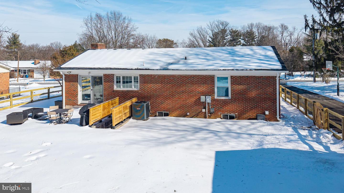 9 HONEYBEE AVE, ROUND HILL, Virginia 20141, 3 Bedrooms Bedrooms, 7 Rooms Rooms,2 BathroomsBathrooms,Residential,For sale,9 HONEYBEE AVE,VALO2115586 MLS # VALO2115586