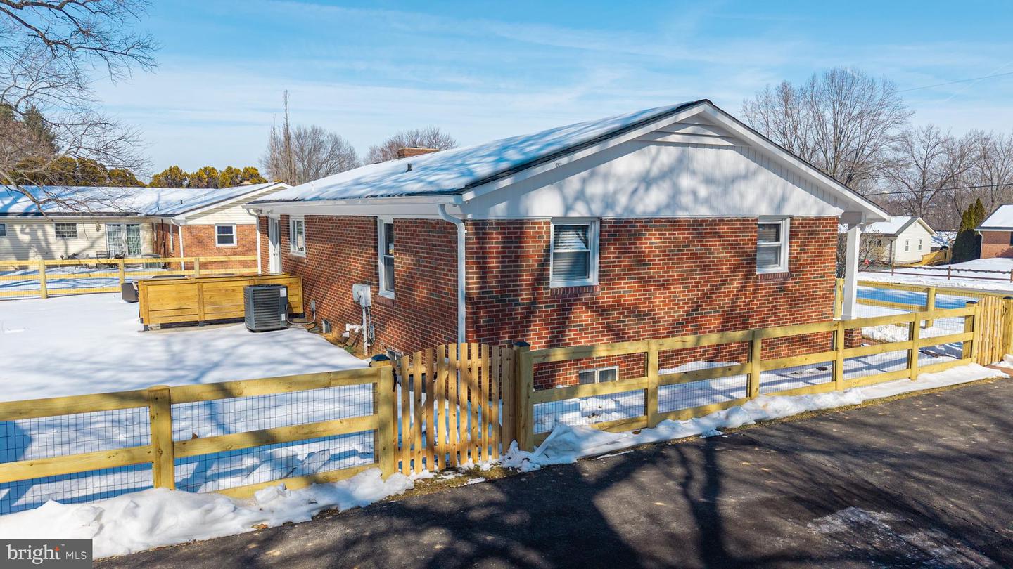 9 HONEYBEE AVE, ROUND HILL, Virginia 20141, 3 Bedrooms Bedrooms, 7 Rooms Rooms,2 BathroomsBathrooms,Residential,For sale,9 HONEYBEE AVE,VALO2115586 MLS # VALO2115586