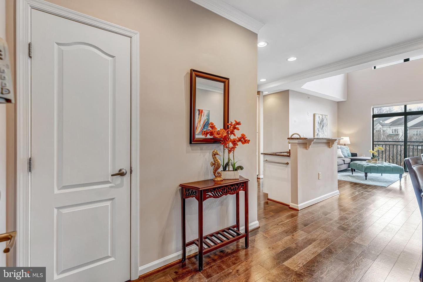 9000 LORTON STATION BLVD #216, LORTON, Virginia 22079, 2 Bedrooms Bedrooms, ,2 BathroomsBathrooms,Residential,For sale,9000 LORTON STATION BLVD #216,VAFX2290130 MLS # VAFX2290130