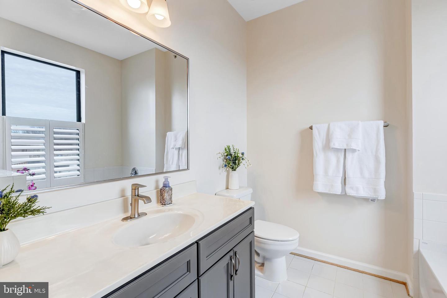 9000 LORTON STATION BLVD #216, LORTON, Virginia 22079, 2 Bedrooms Bedrooms, ,2 BathroomsBathrooms,Residential,For sale,9000 LORTON STATION BLVD #216,VAFX2290130 MLS # VAFX2290130