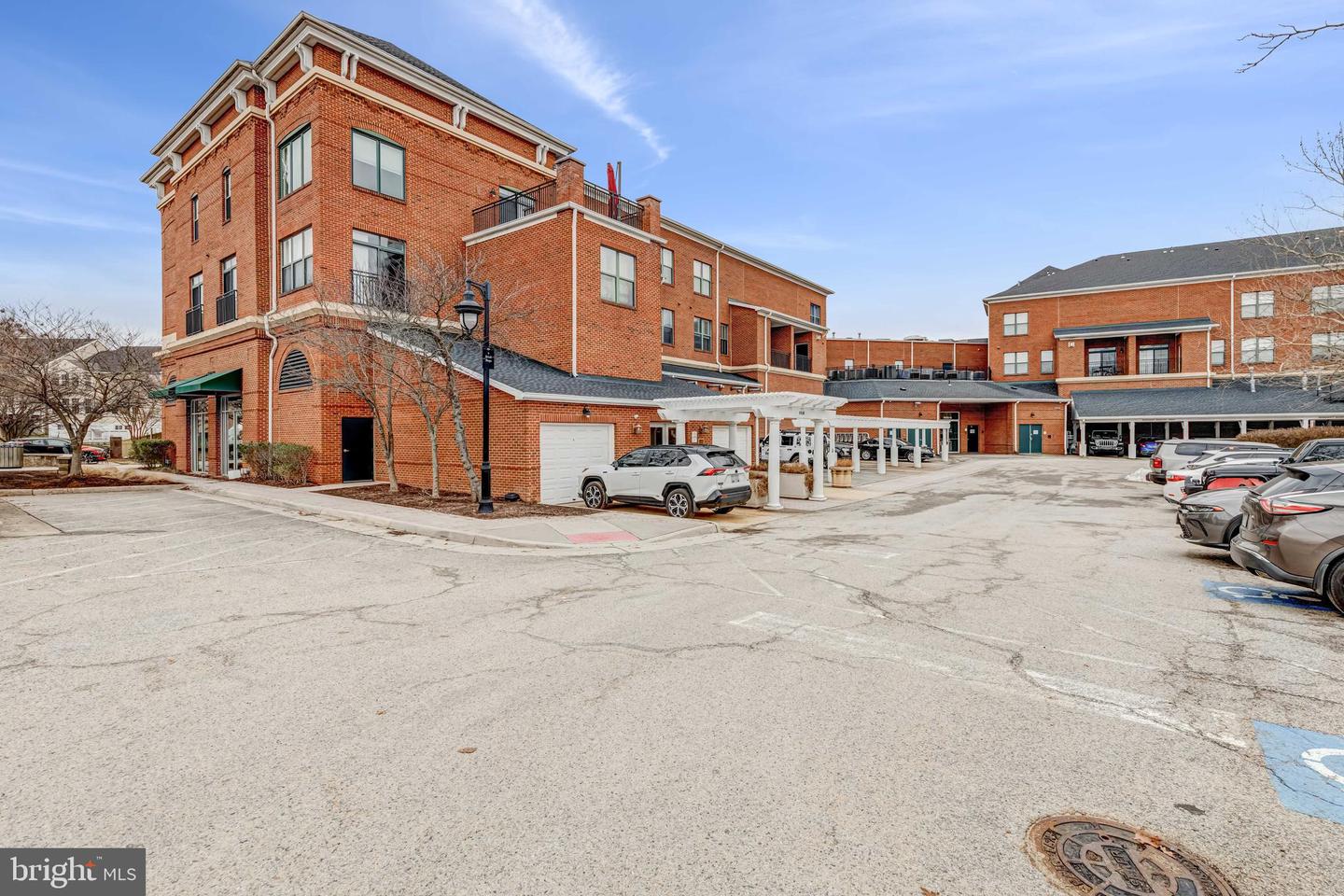 9000 LORTON STATION BLVD #216, LORTON, Virginia 22079, 2 Bedrooms Bedrooms, ,2 BathroomsBathrooms,Residential,For sale,9000 LORTON STATION BLVD #216,VAFX2290130 MLS # VAFX2290130