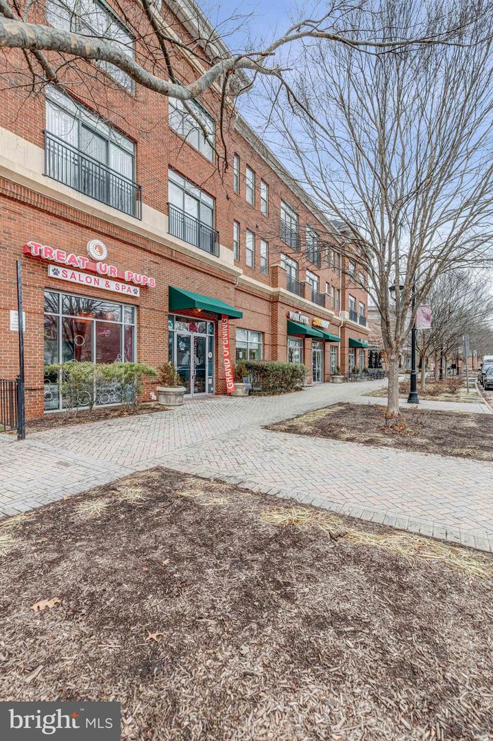 9000 LORTON STATION BLVD #216, LORTON, Virginia 22079, 2 Bedrooms Bedrooms, ,2 BathroomsBathrooms,Residential,For sale,9000 LORTON STATION BLVD #216,VAFX2290130 MLS # VAFX2290130